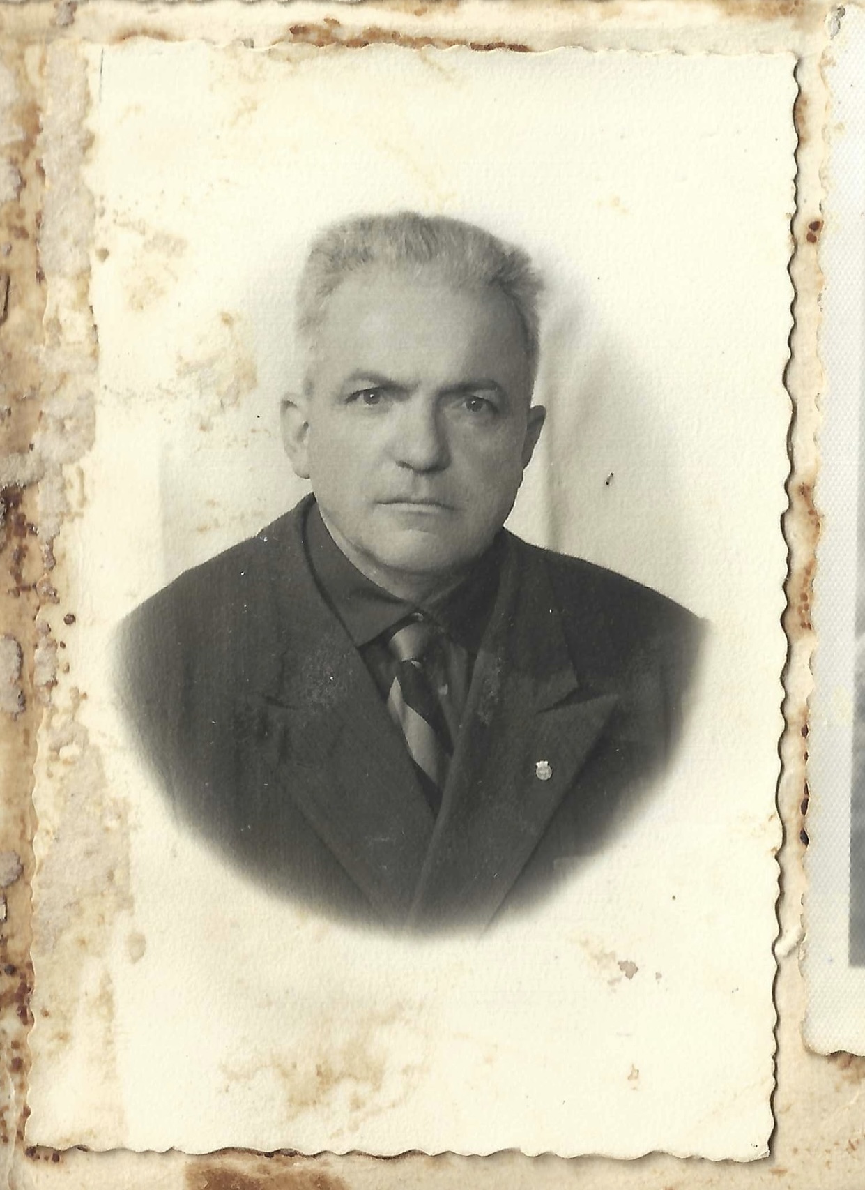 Luigi Belotti agli esordi dell’officina, 1923